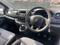 VAUXHALL VIVARO