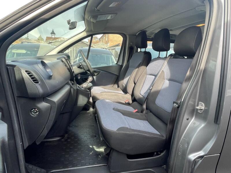 VAUXHALL VIVARO