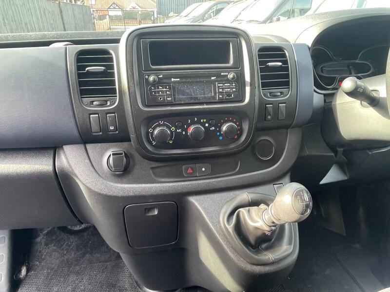 VAUXHALL VIVARO