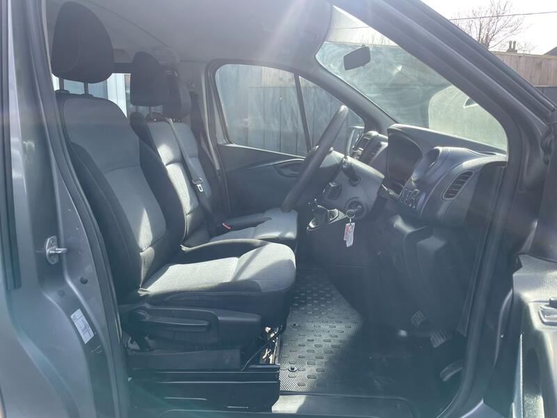 VAUXHALL VIVARO