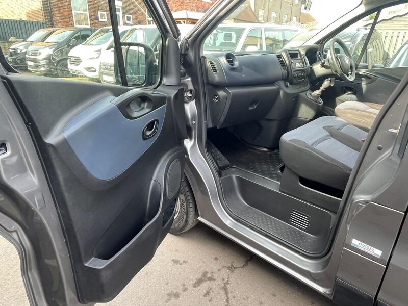 VAUXHALL VIVARO
