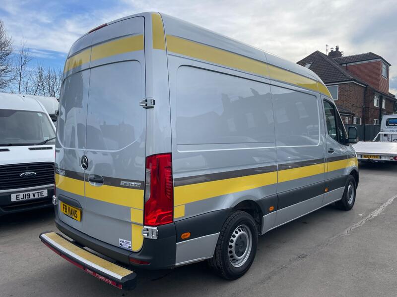 MERCEDES-BENZ SPRINTER