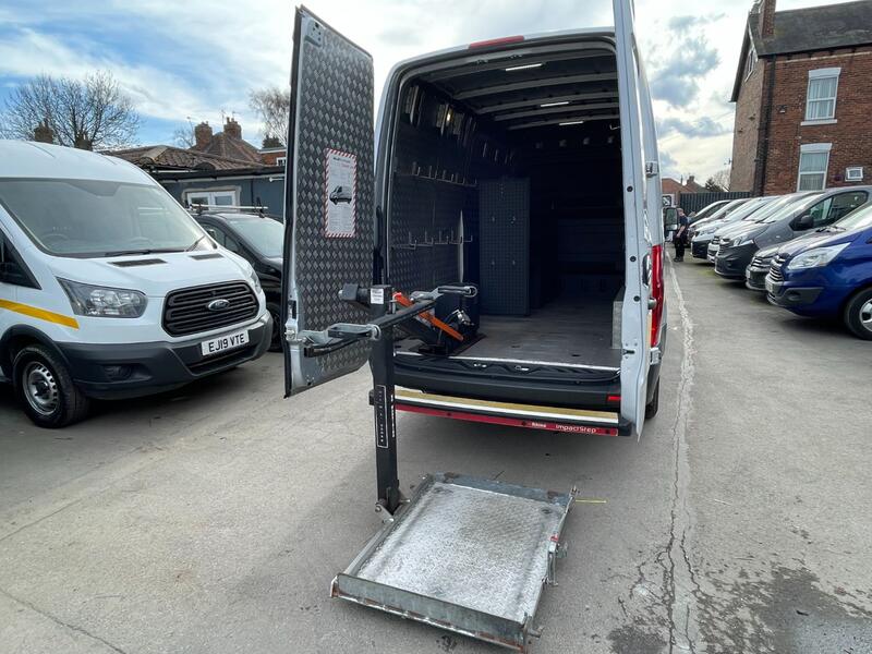 MERCEDES-BENZ SPRINTER